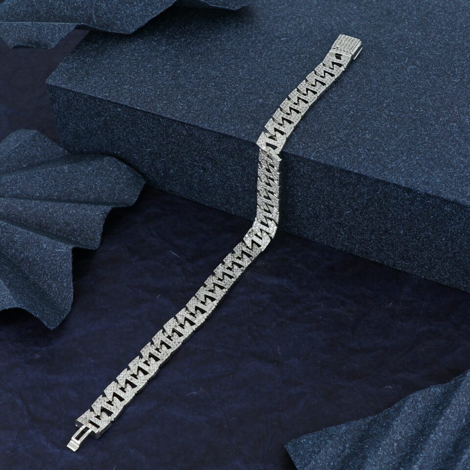 ZIG-ZAG CUBAN LINK IN WHITE GOLD