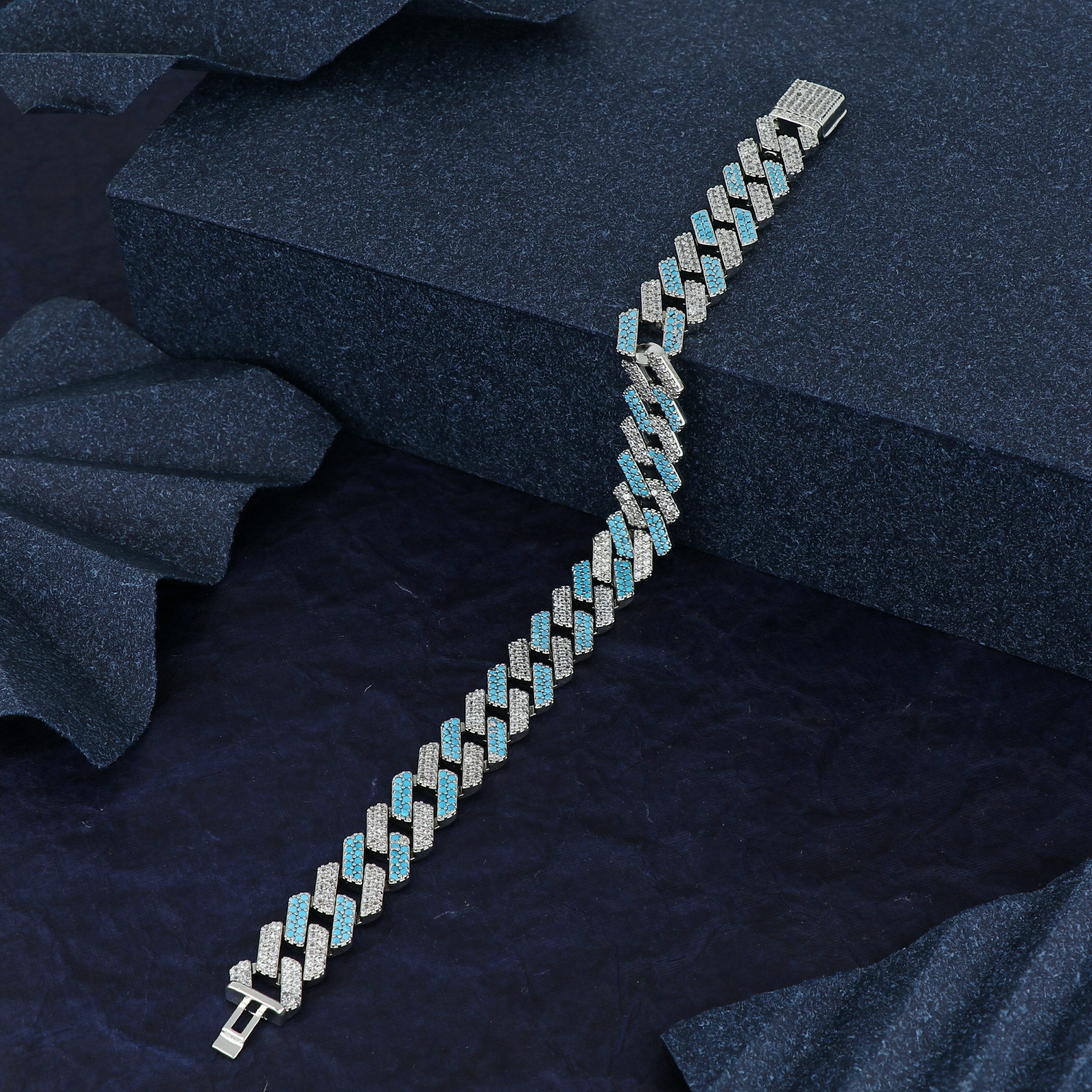 Picture taken with APS6 - www.alo.zone